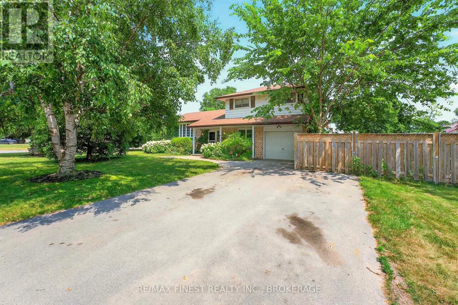 23 DIAMOND CRESCENT