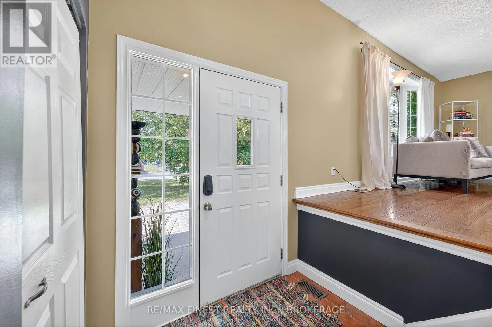 23 DIAMOND CRESCENT
