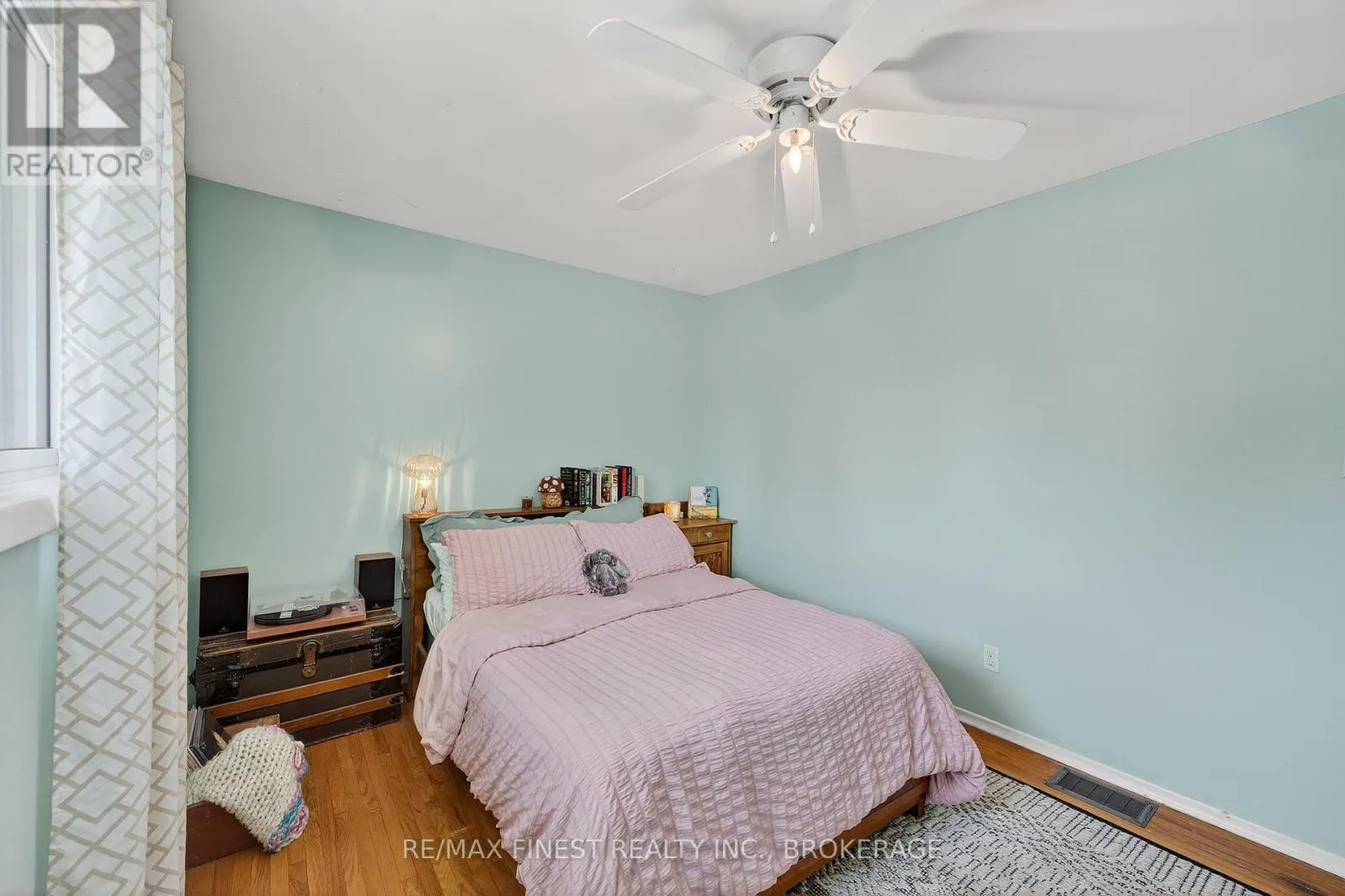 23 DIAMOND CRESCENT