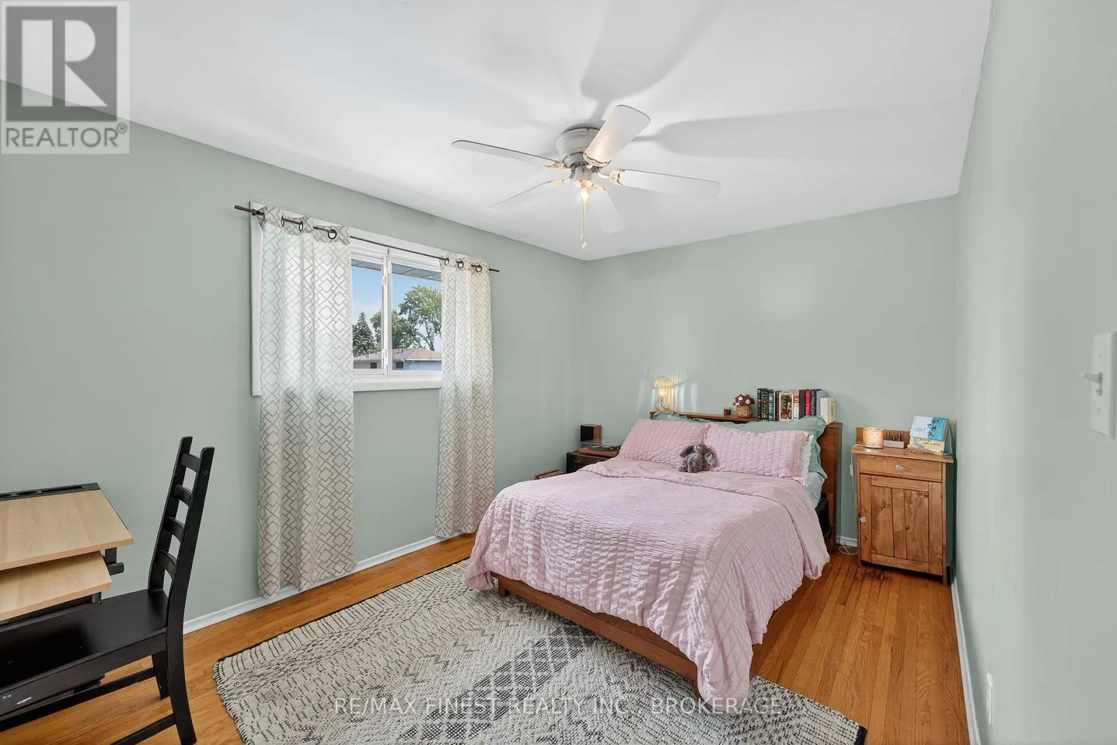 23 DIAMOND CRESCENT