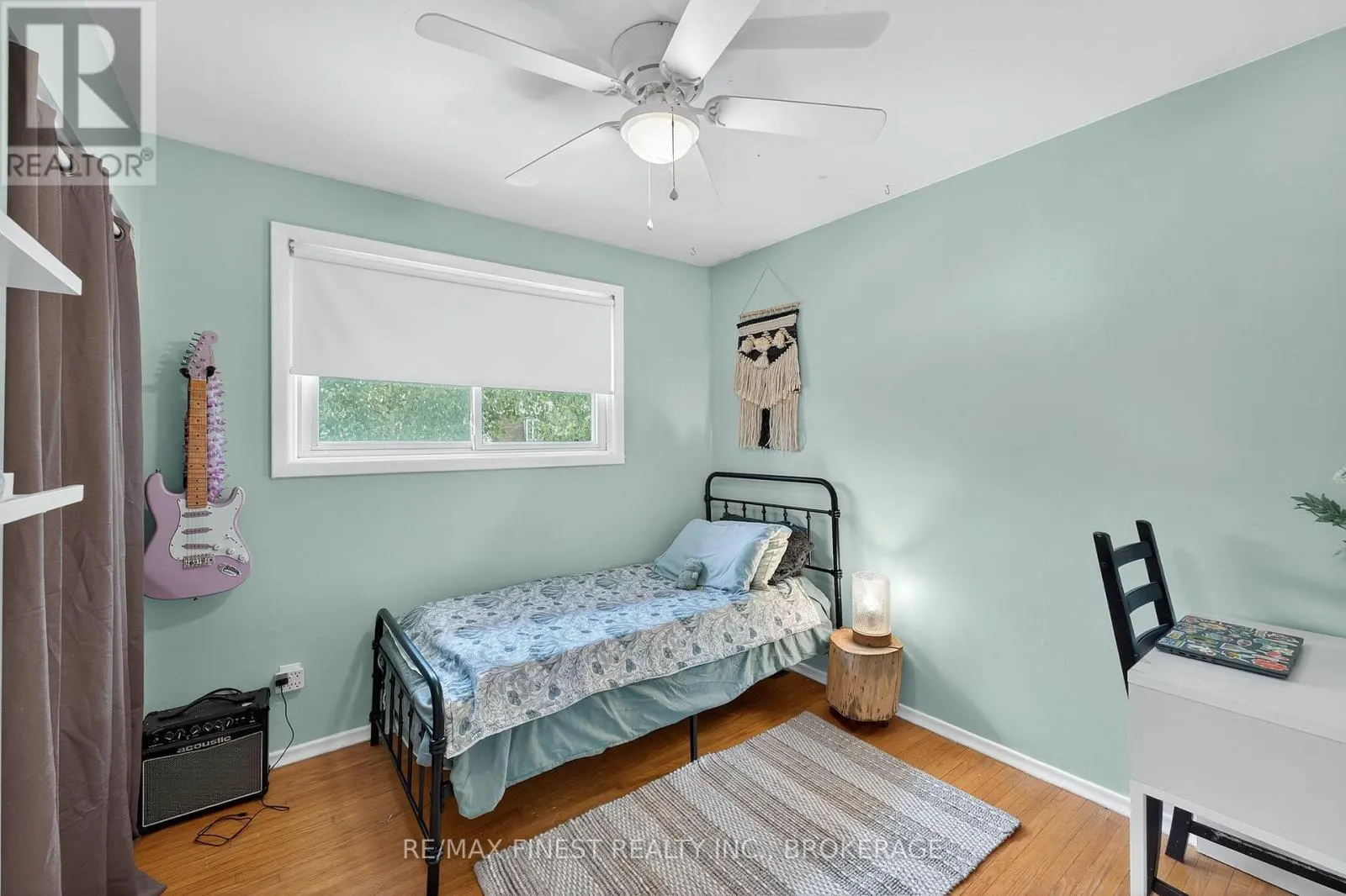 23 DIAMOND CRESCENT