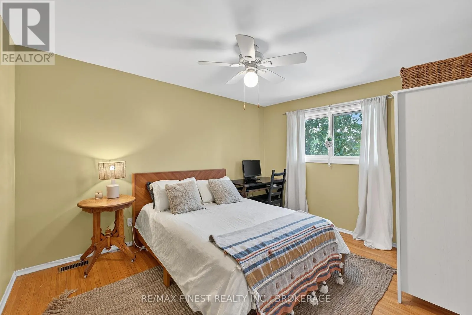 23 DIAMOND CRESCENT