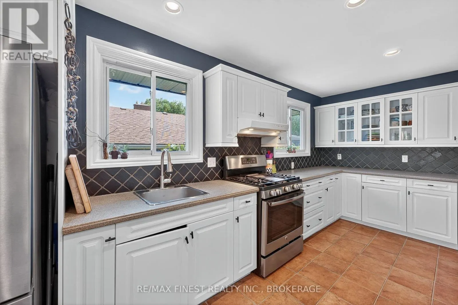 23 DIAMOND CRESCENT