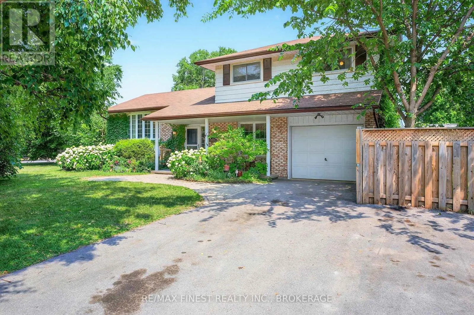 23 DIAMOND CRESCENT