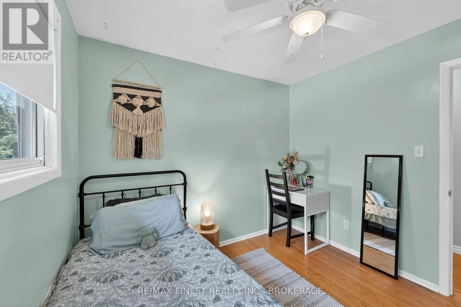 23 DIAMOND CRESCENT