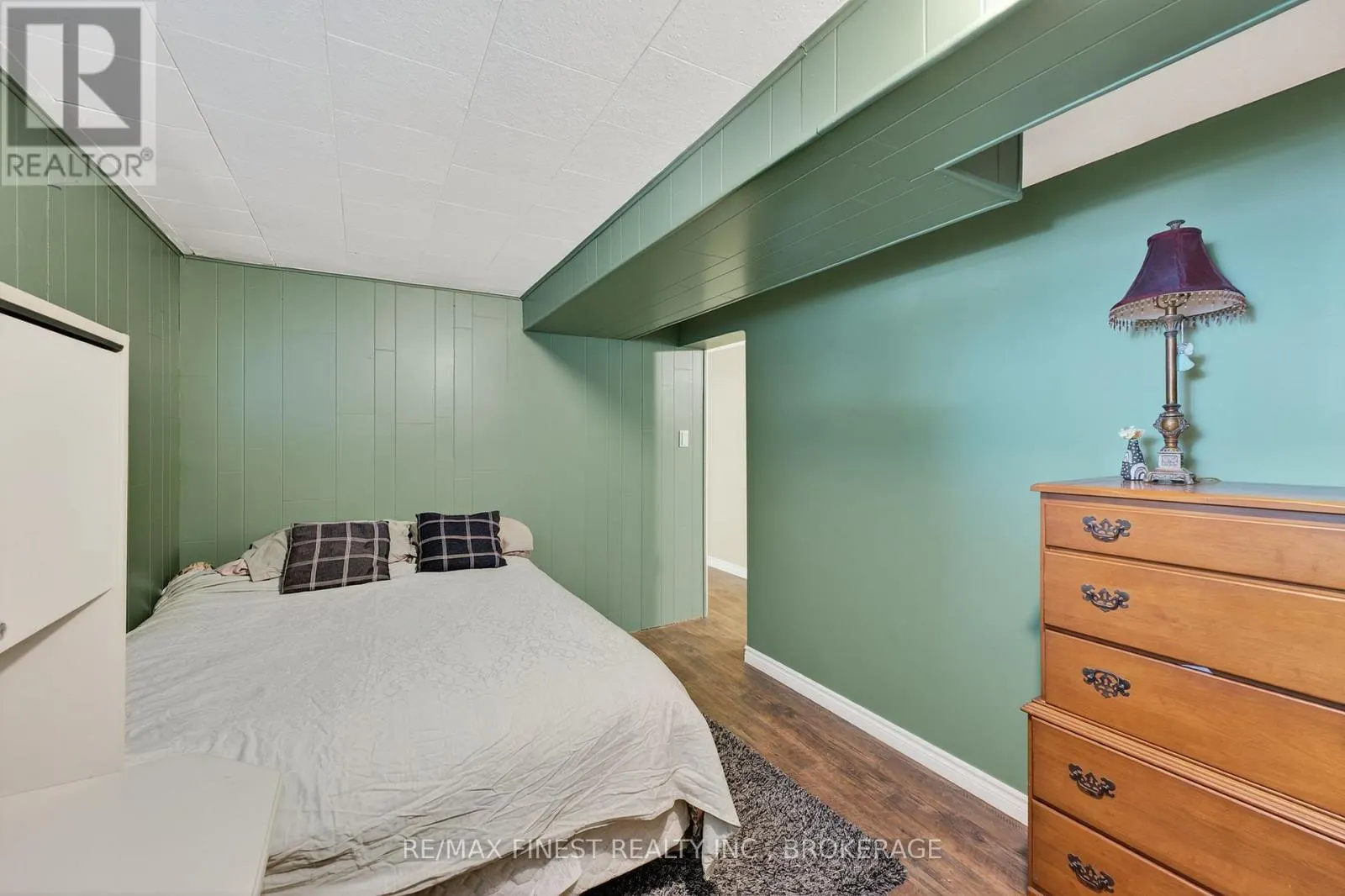 23 DIAMOND CRESCENT