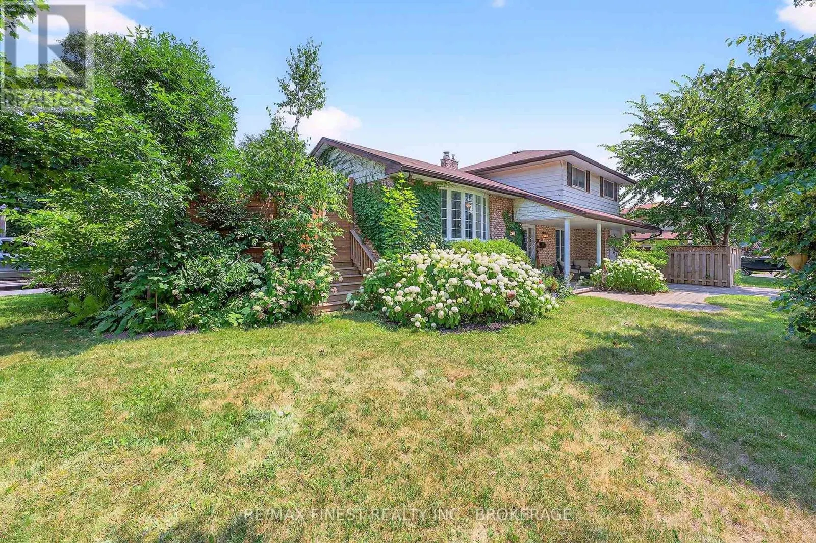 23 DIAMOND CRESCENT