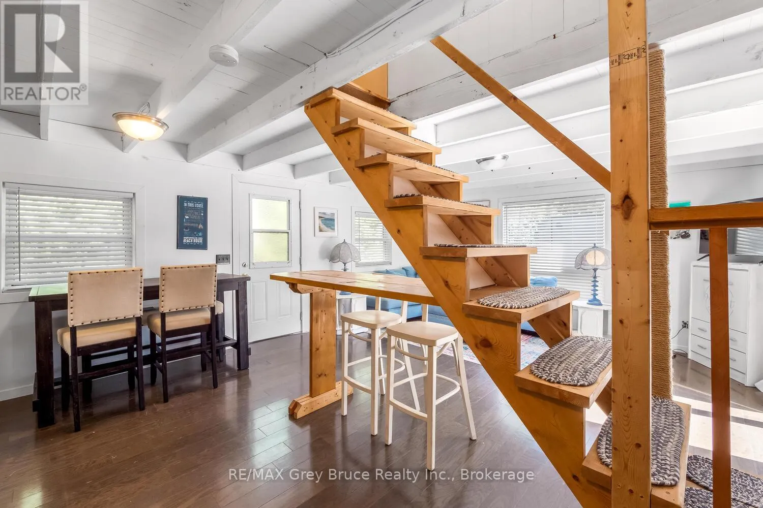 1106 KING EDWARD AVENUE