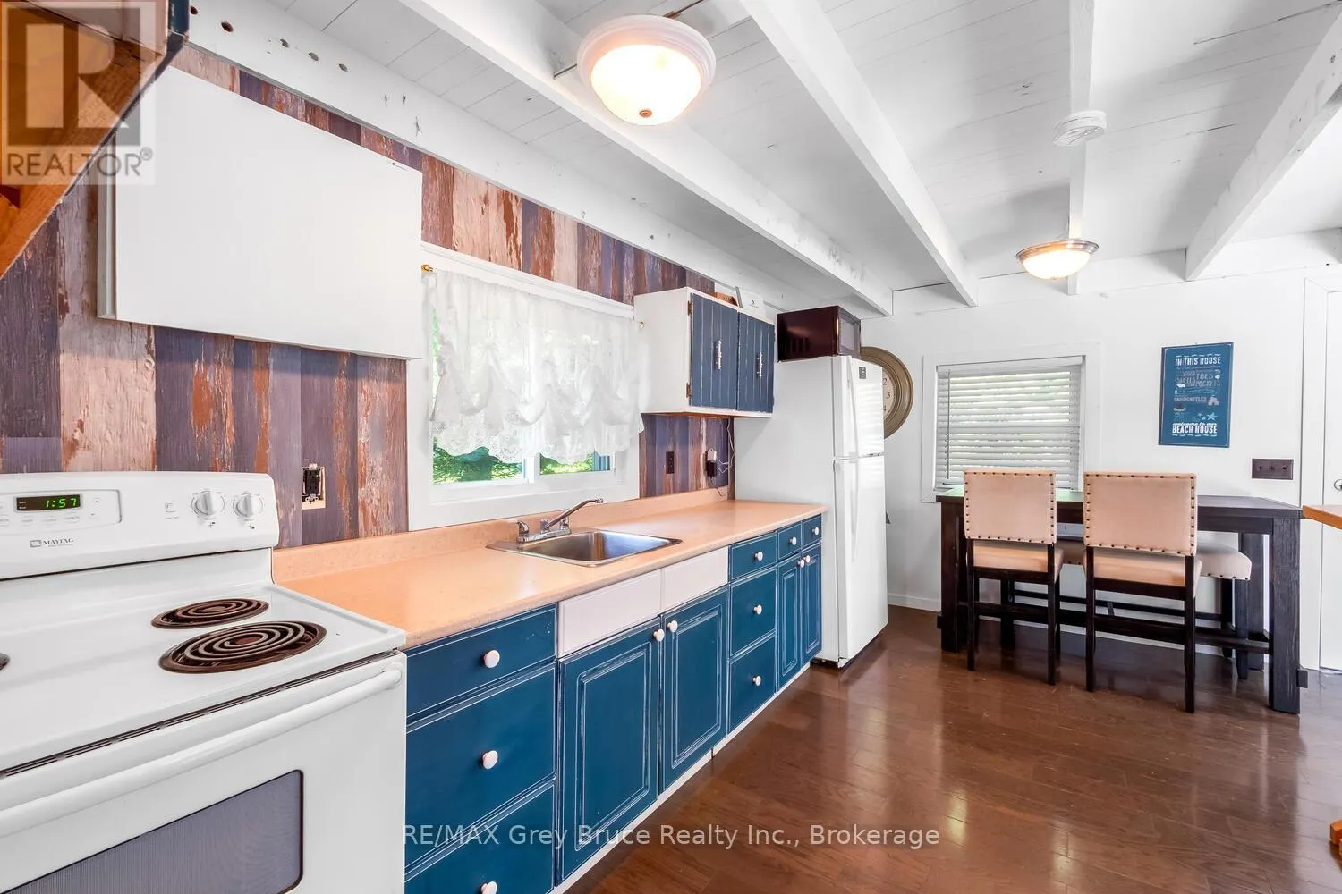 1106 KING EDWARD AVENUE