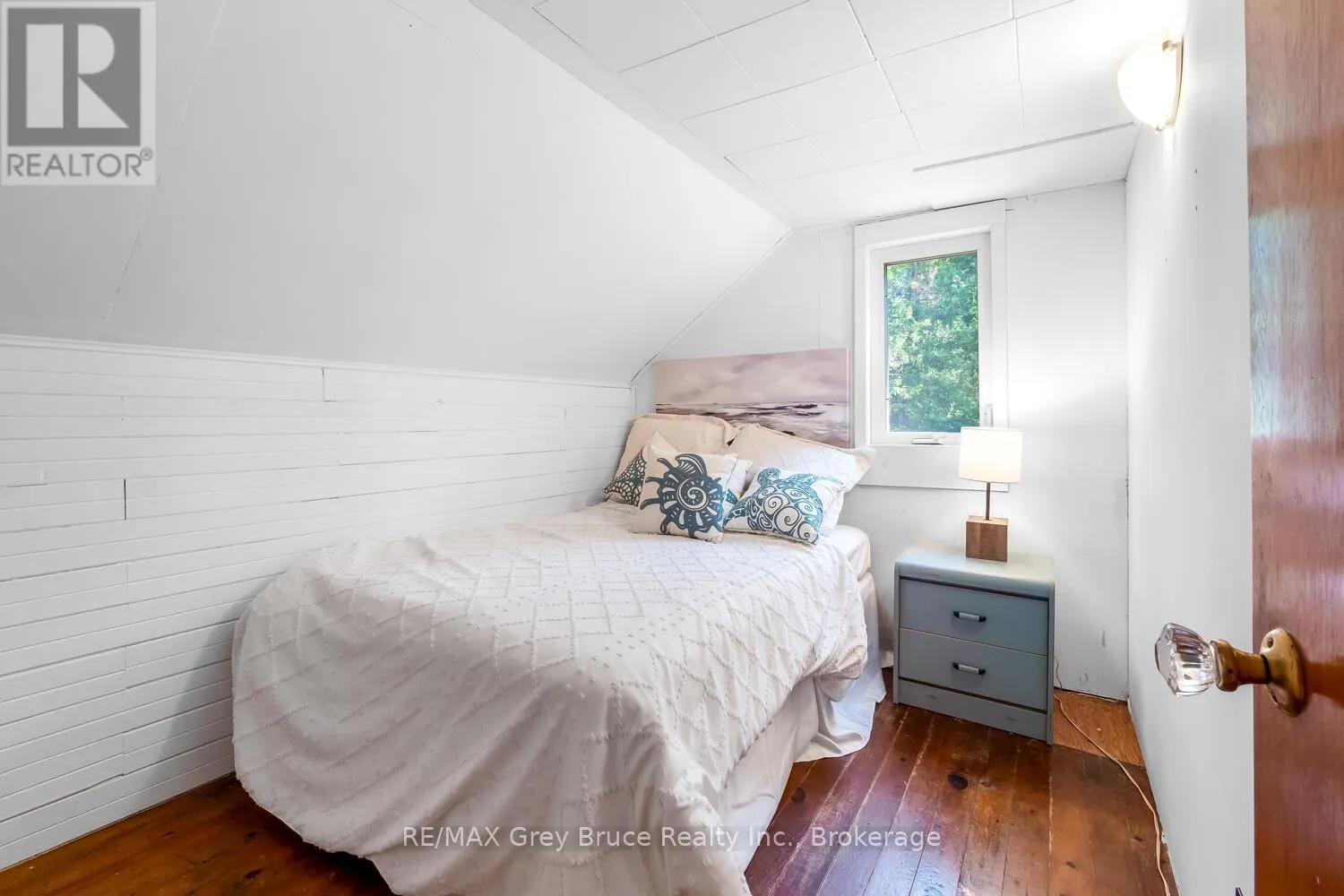 1106 KING EDWARD AVENUE