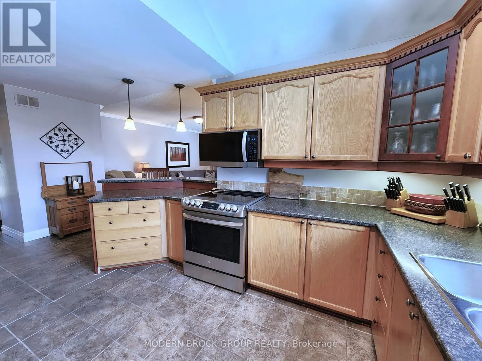 408 PEARL STREET W