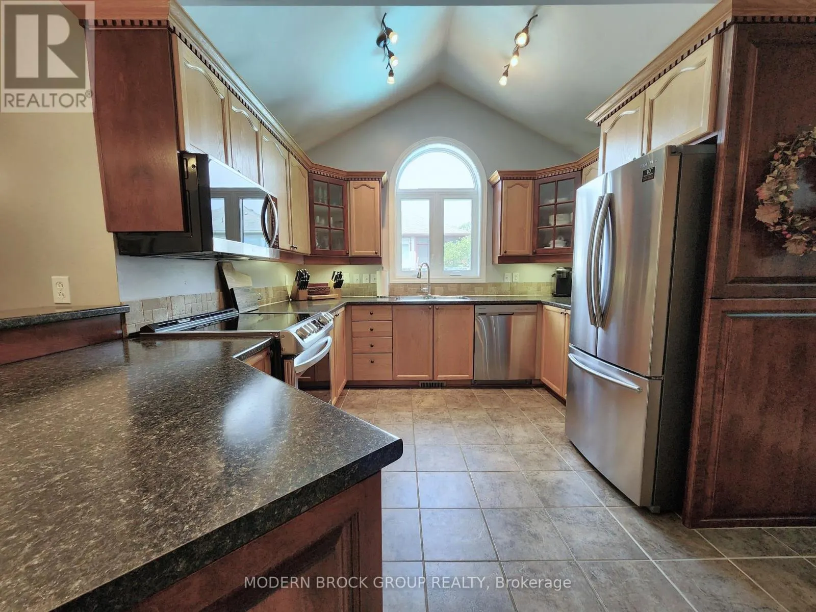 408 PEARL STREET W