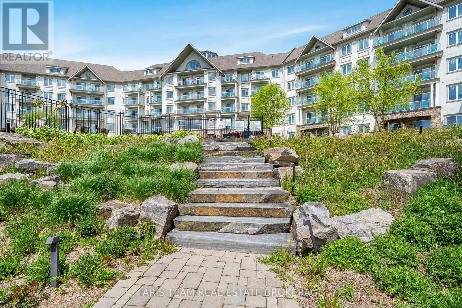 218 - 25 PEN LAKE POINT ROAD