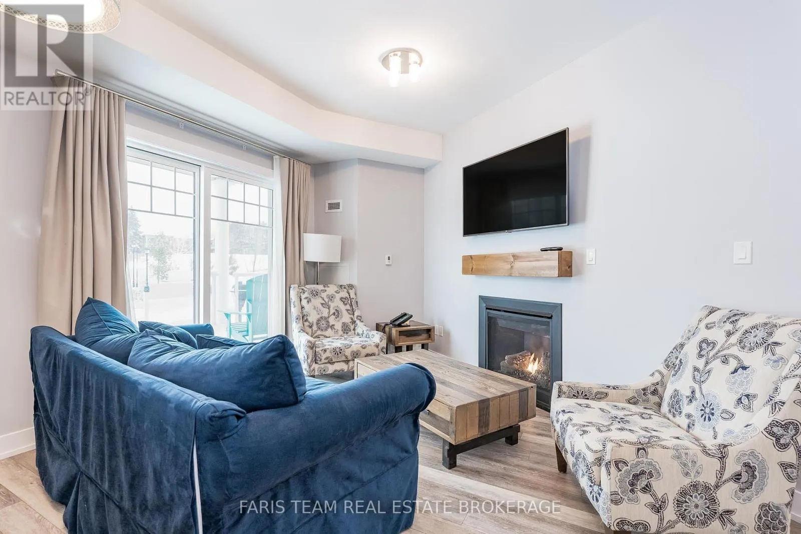 218 - 25 PEN LAKE POINT ROAD