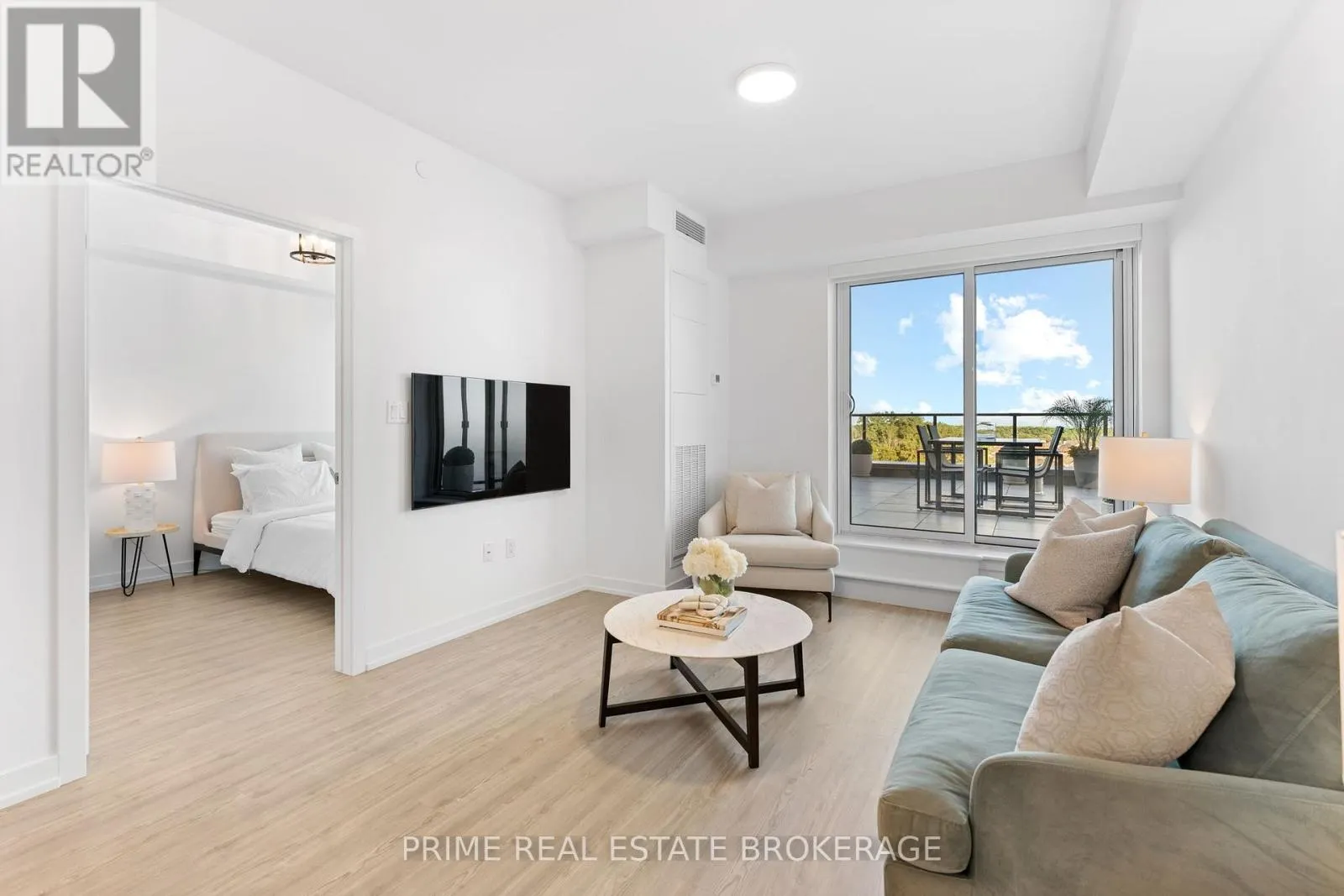 711 - 460 DUNDAS STREET E, #711