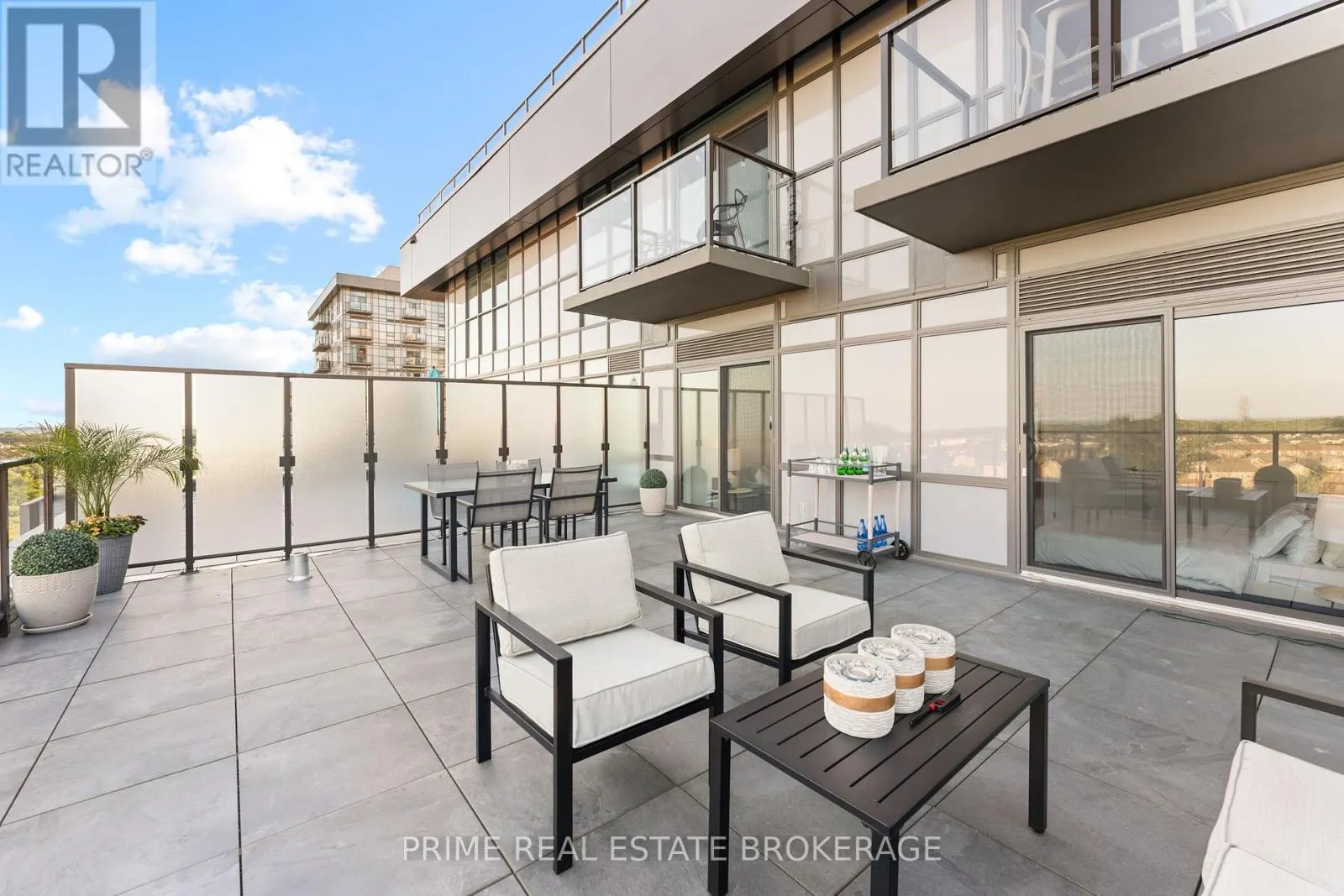 711 - 460 DUNDAS STREET E, #711