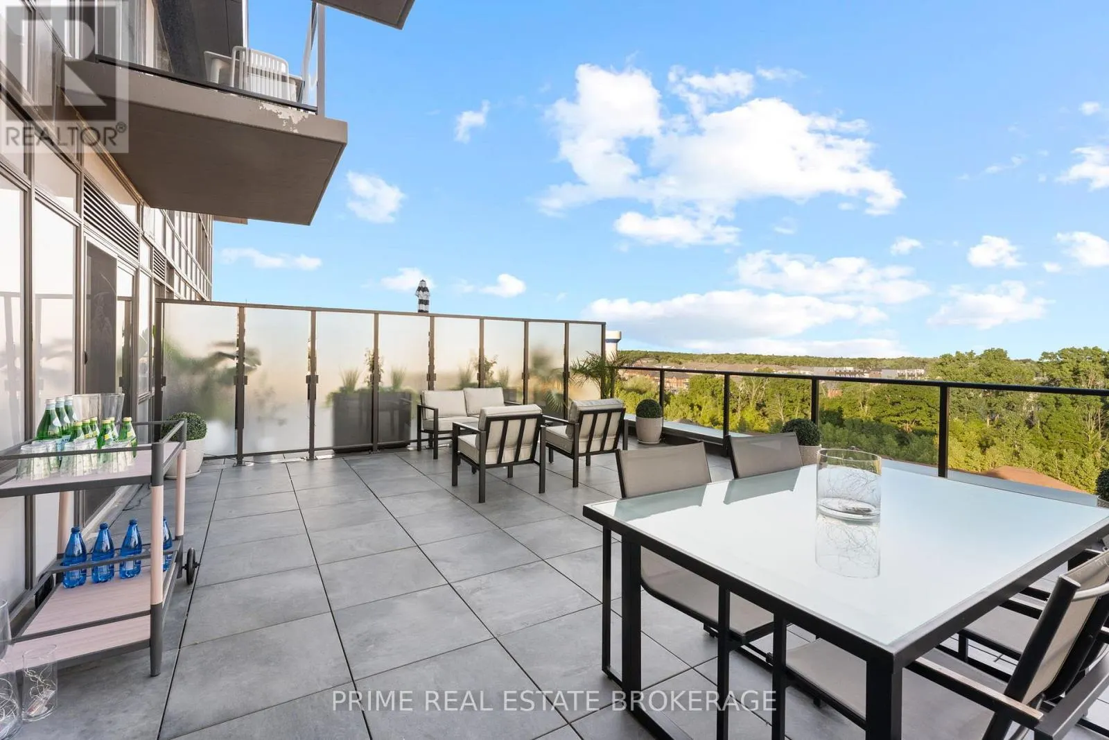 711 - 460 DUNDAS STREET E, #711