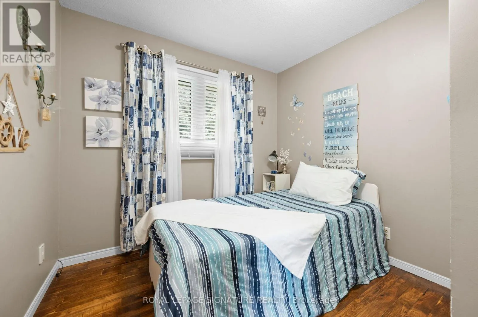 3 KAMPS CRESCENT
