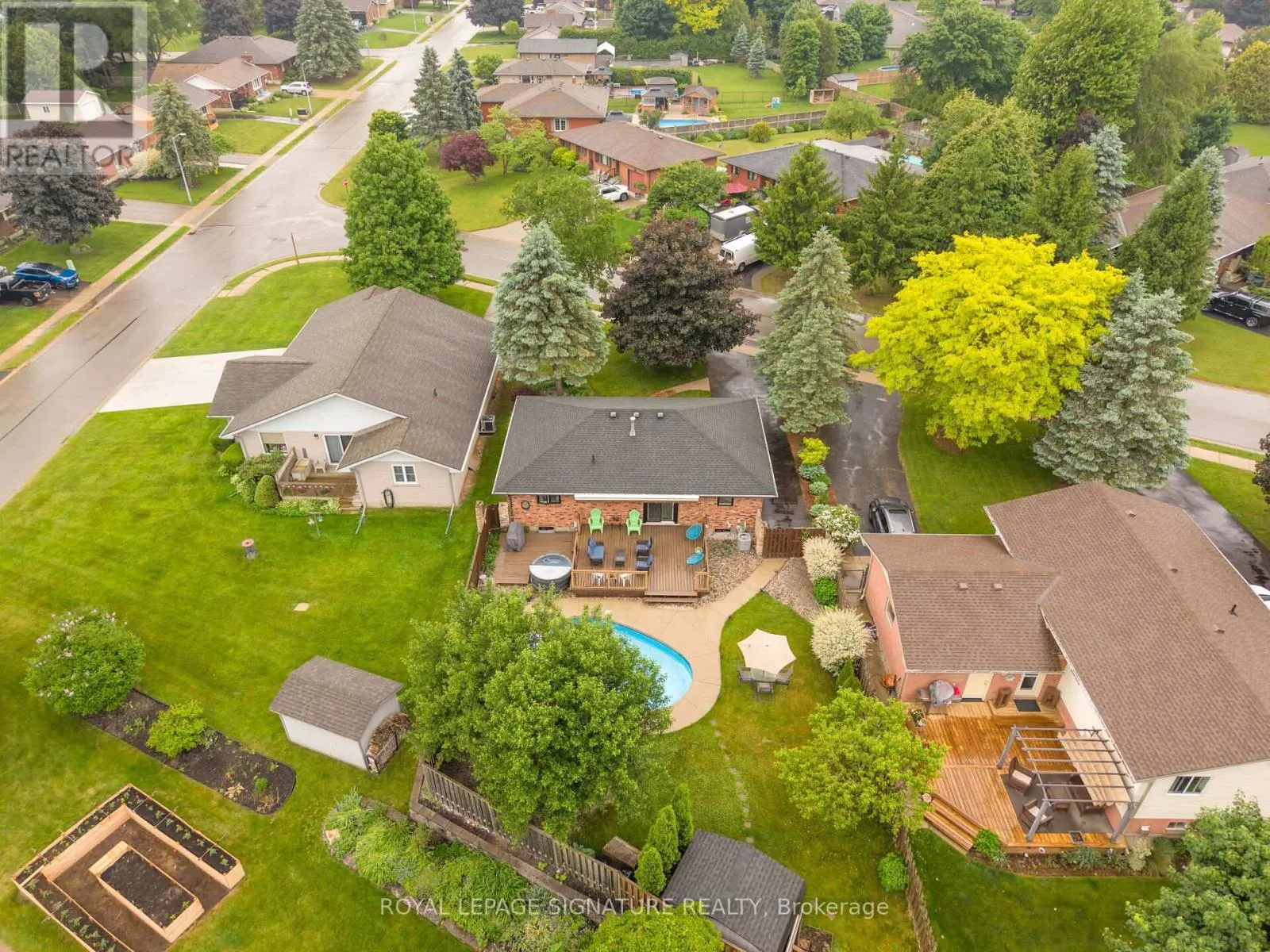 3 KAMPS CRESCENT
