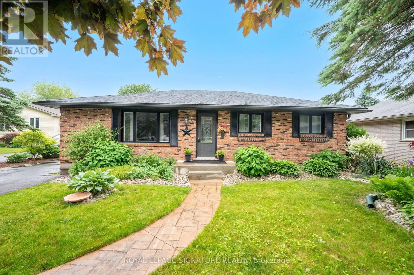 3 KAMPS CRESCENT