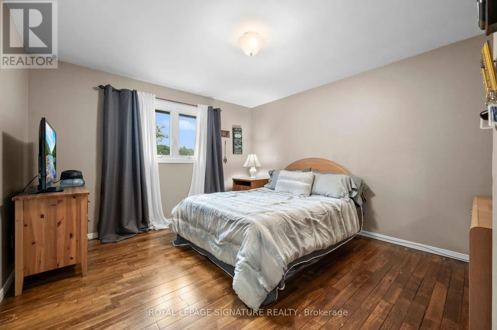 3 KAMPS CRESCENT