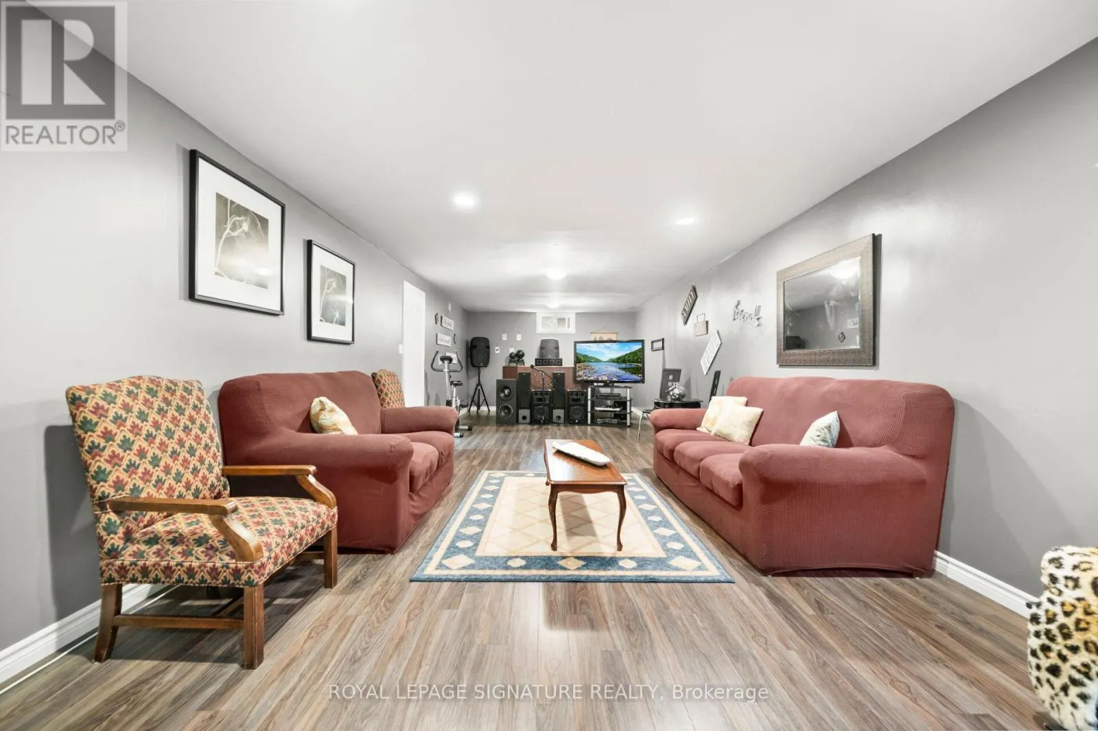 3 KAMPS CRESCENT