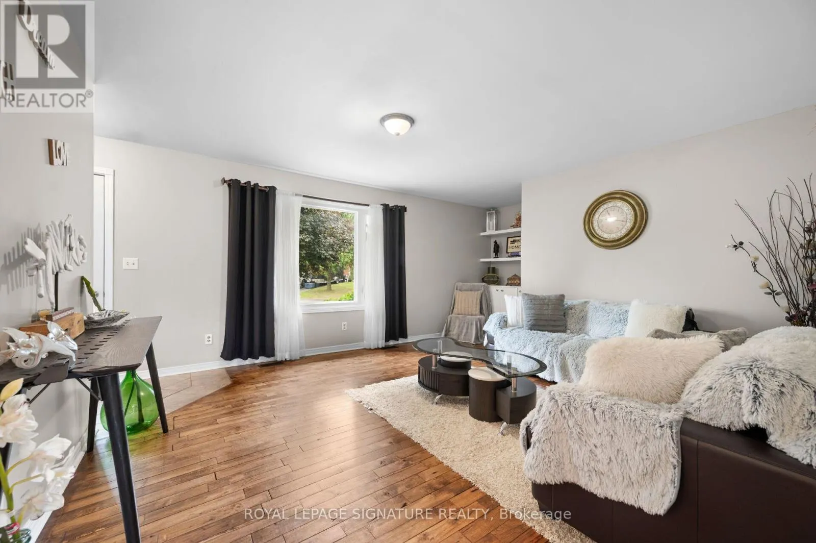 3 KAMPS CRESCENT