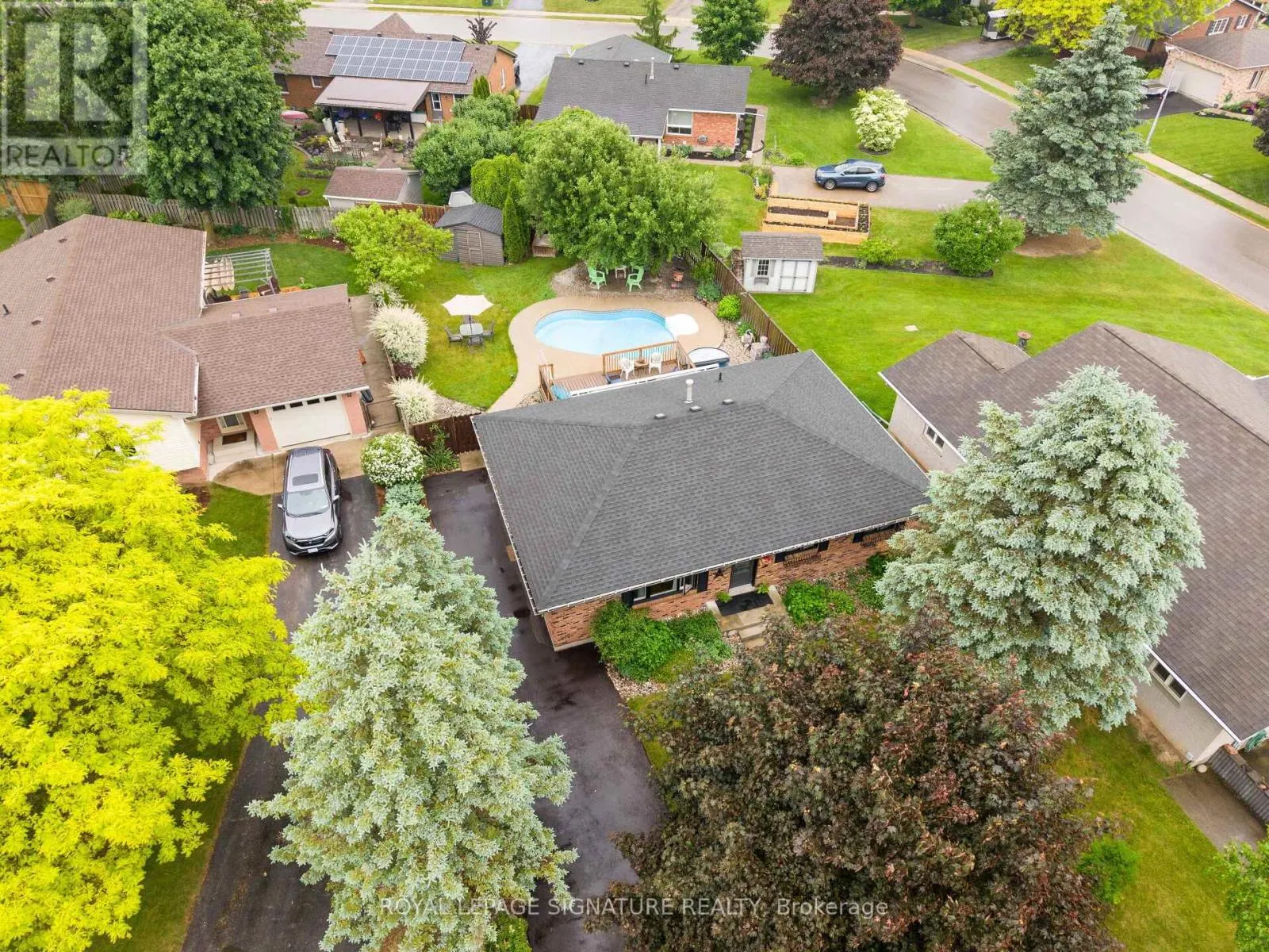 3 KAMPS CRESCENT