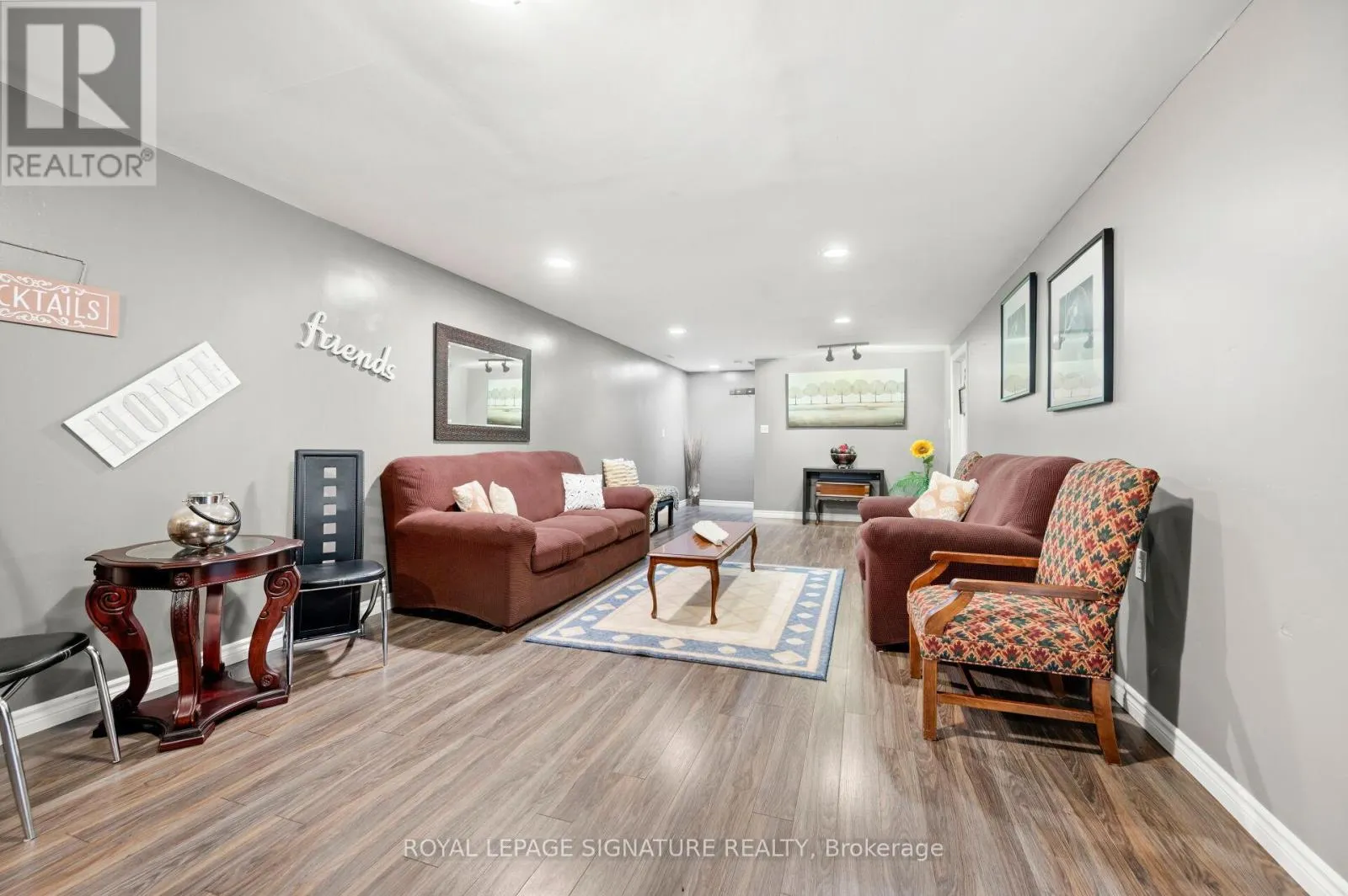 3 KAMPS CRESCENT