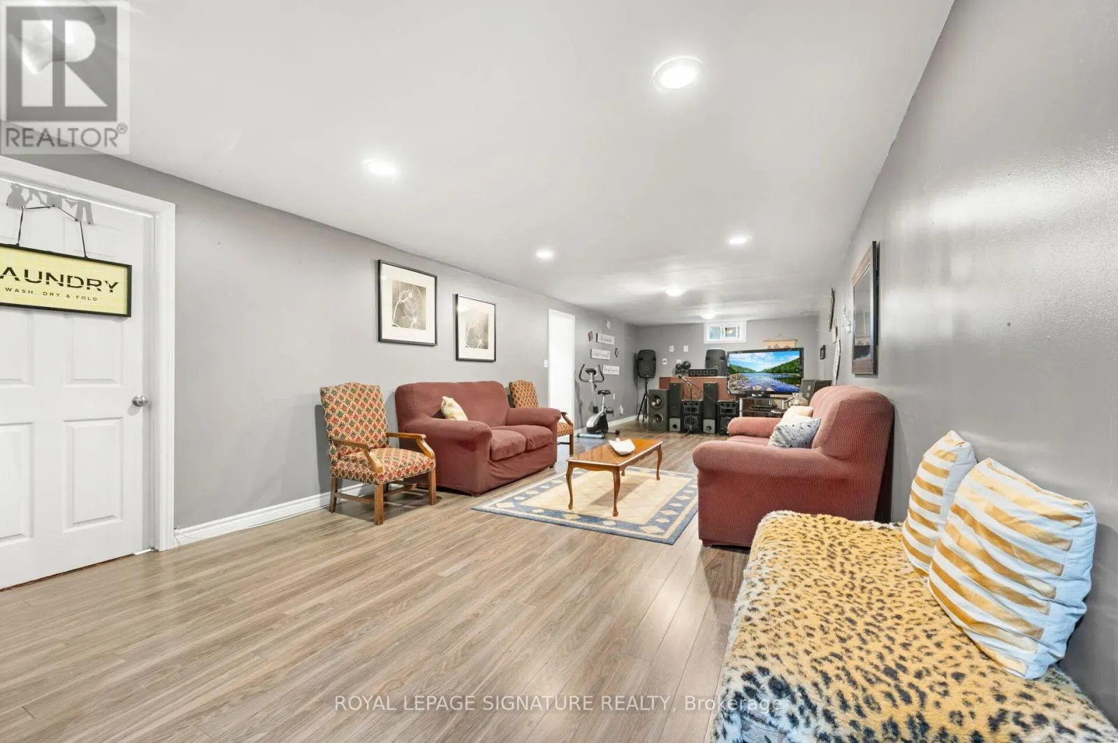 3 KAMPS CRESCENT