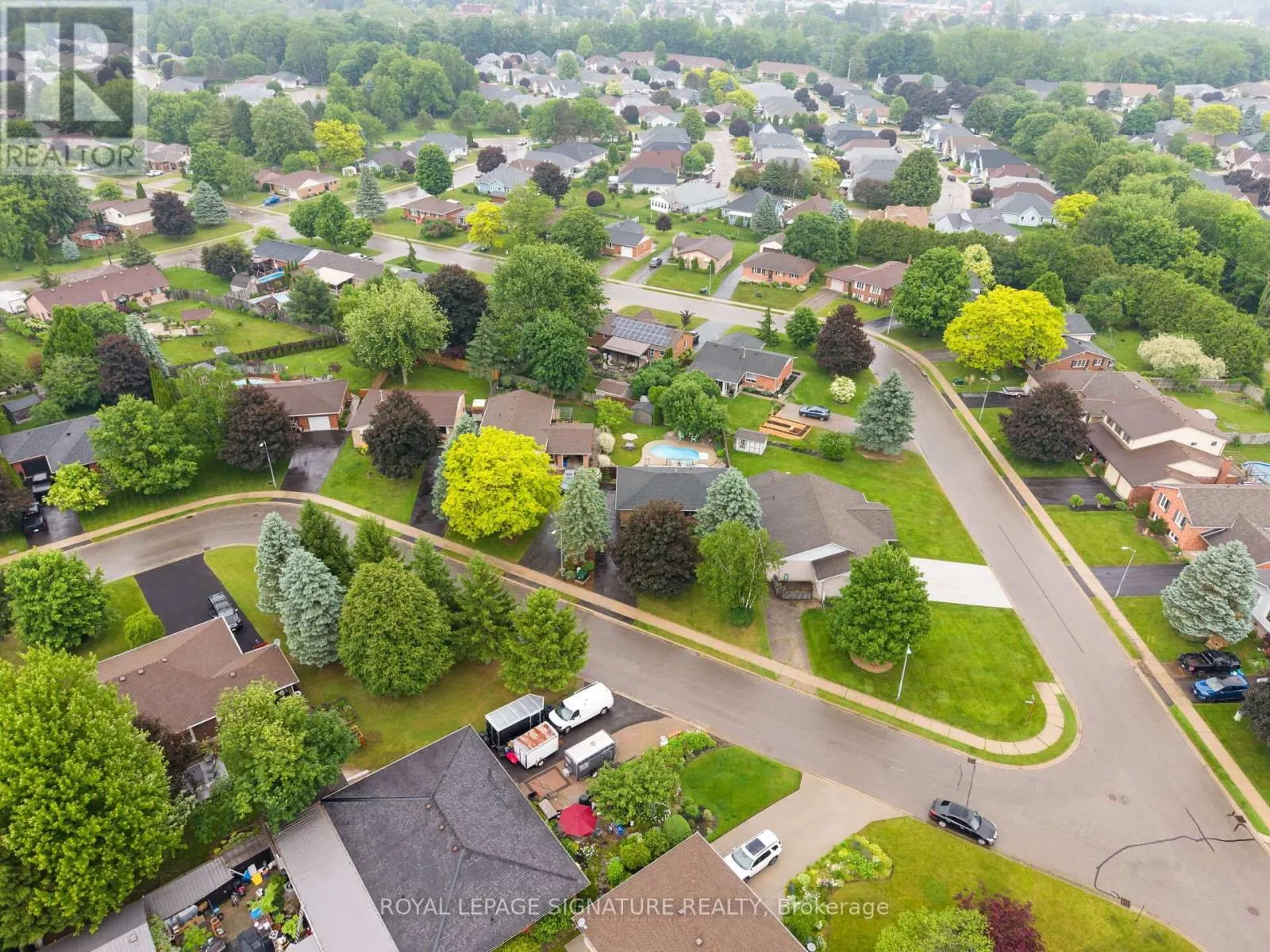3 KAMPS CRESCENT