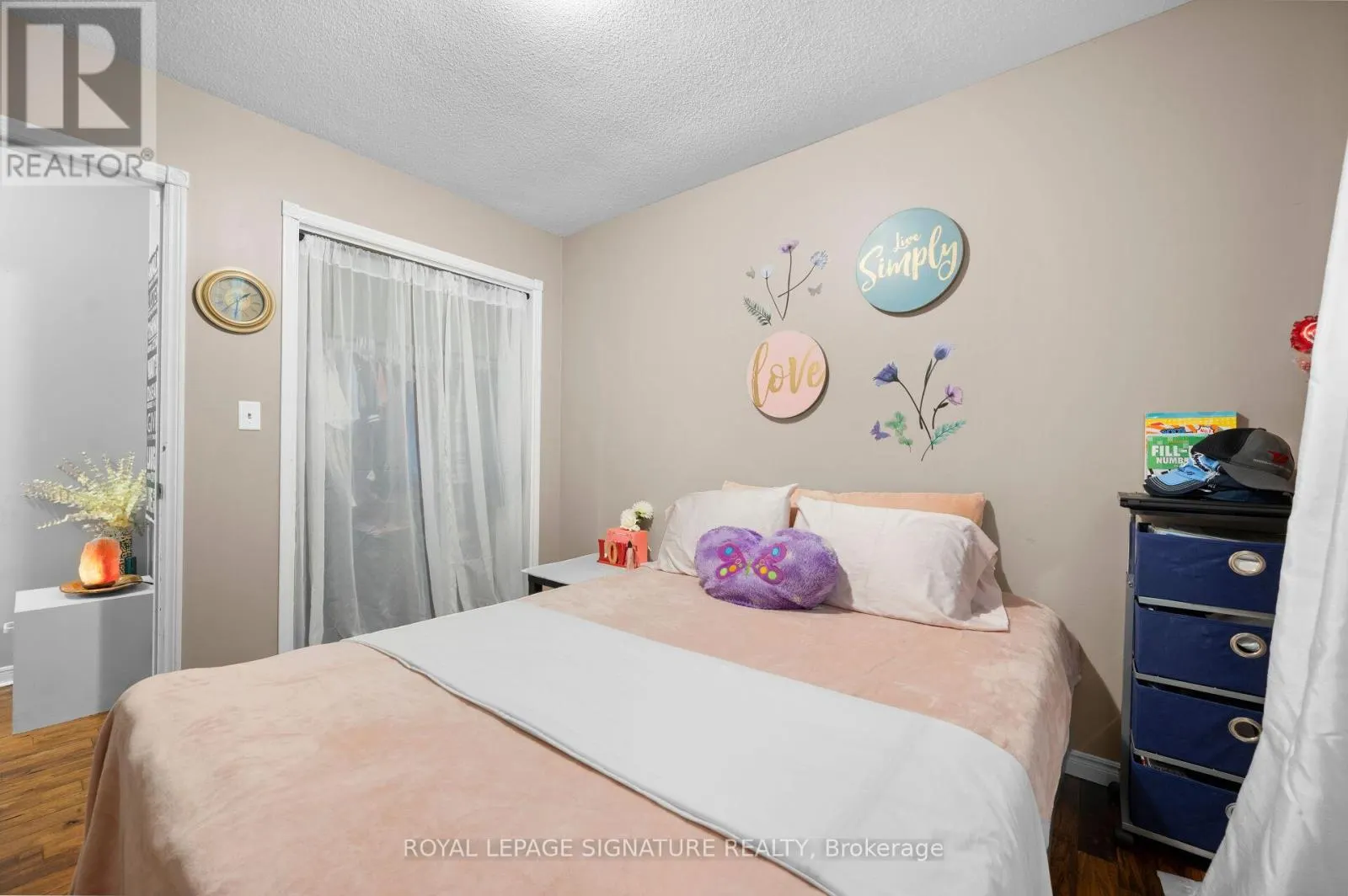 3 KAMPS CRESCENT