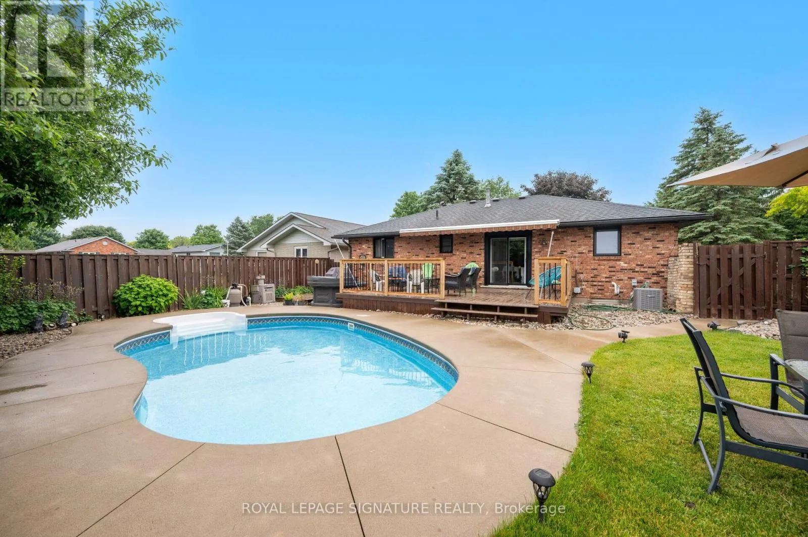 3 KAMPS CRESCENT