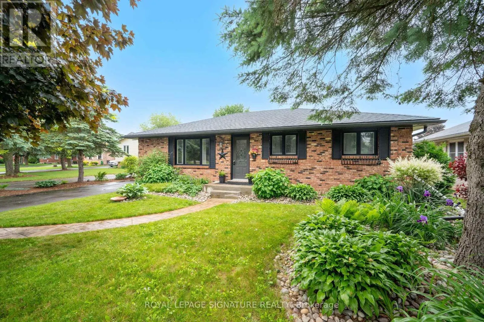 3 KAMPS CRESCENT
