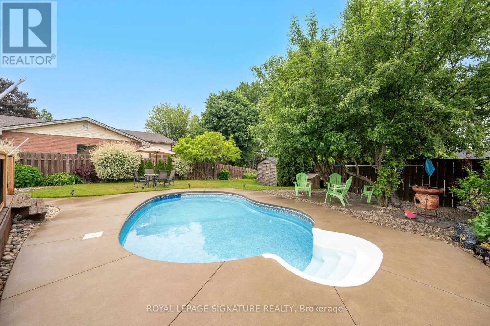 3 KAMPS CRESCENT