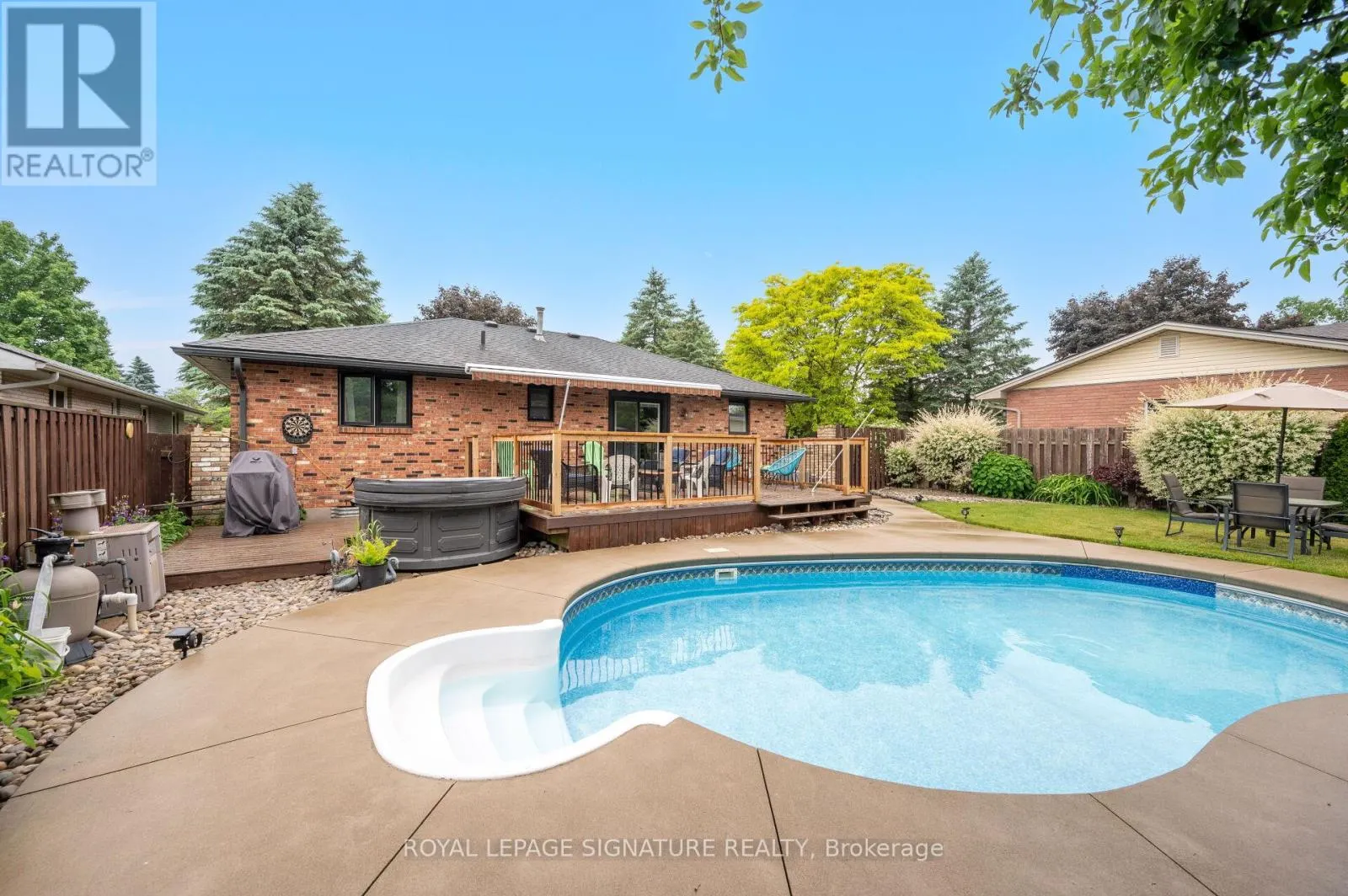 3 KAMPS CRESCENT