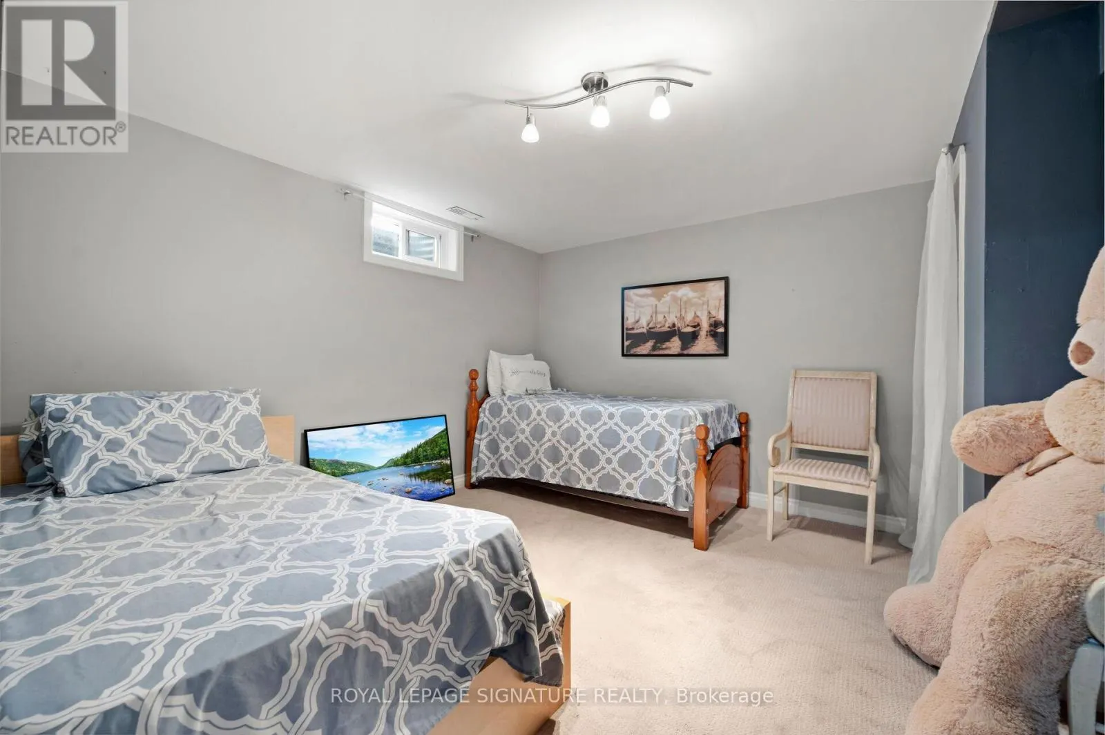 3 KAMPS CRESCENT