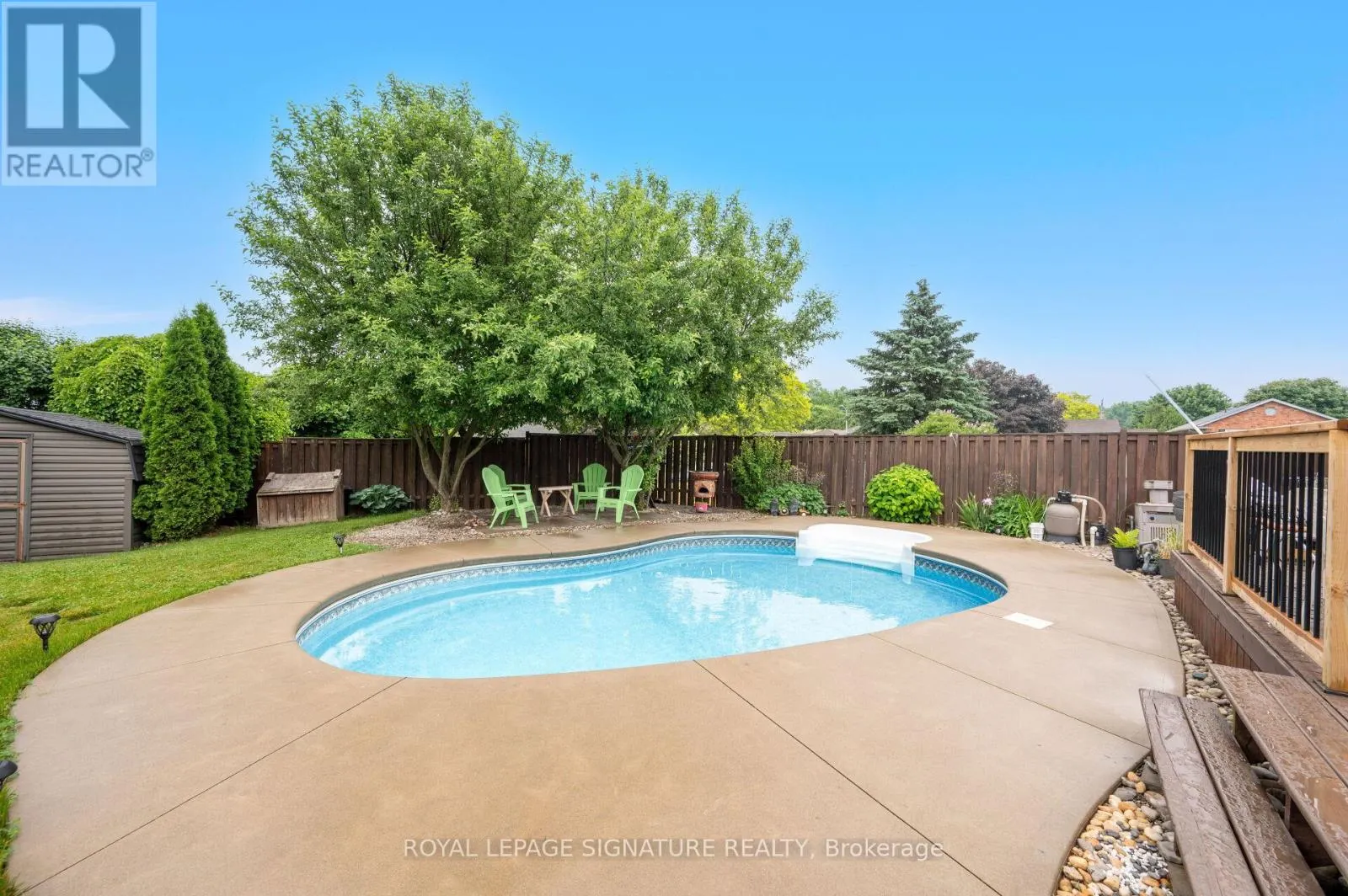 3 KAMPS CRESCENT