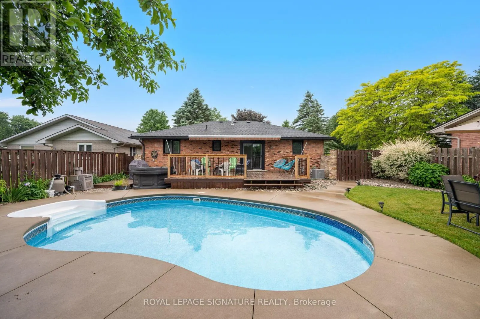 3 KAMPS CRESCENT