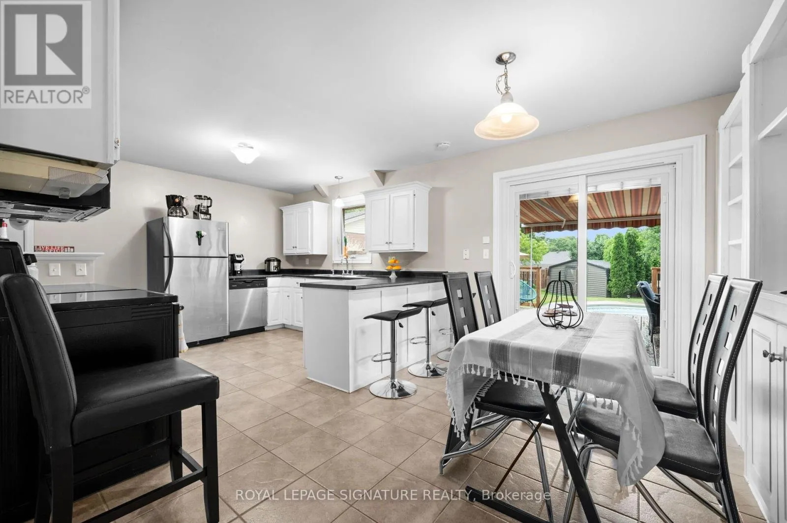 3 KAMPS CRESCENT