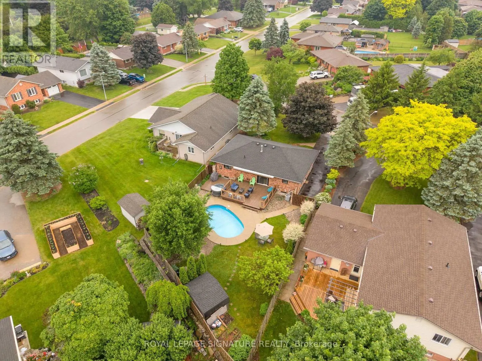 3 KAMPS CRESCENT
