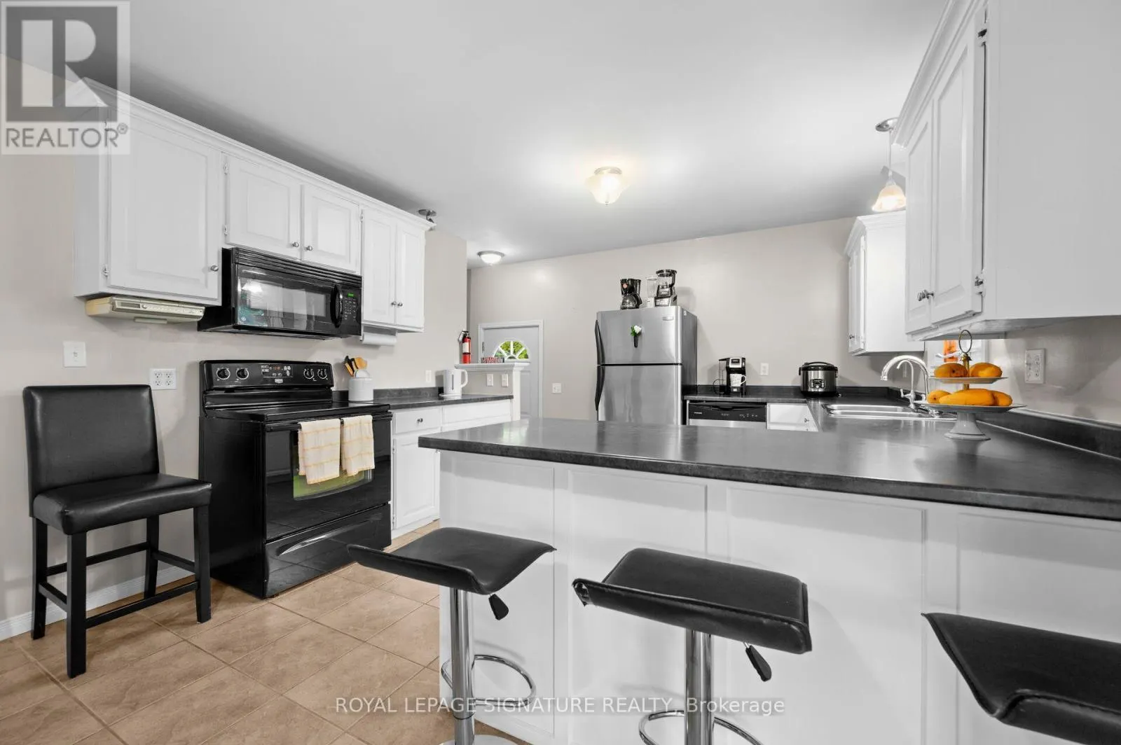 3 KAMPS CRESCENT
