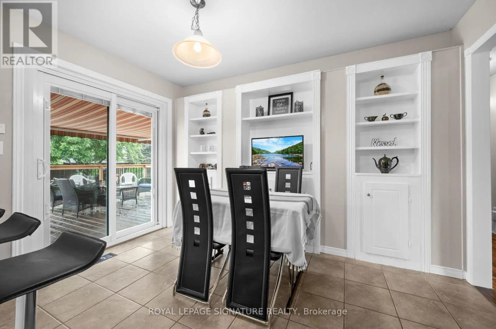 3 KAMPS CRESCENT