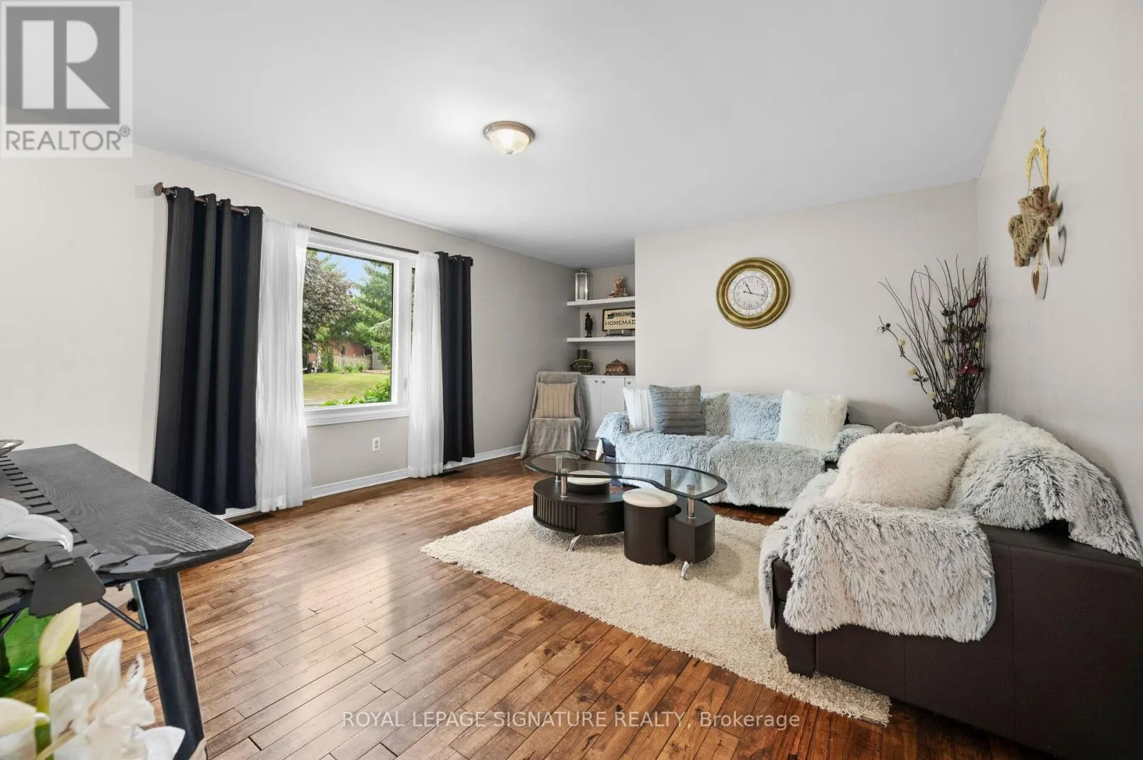 3 KAMPS CRESCENT