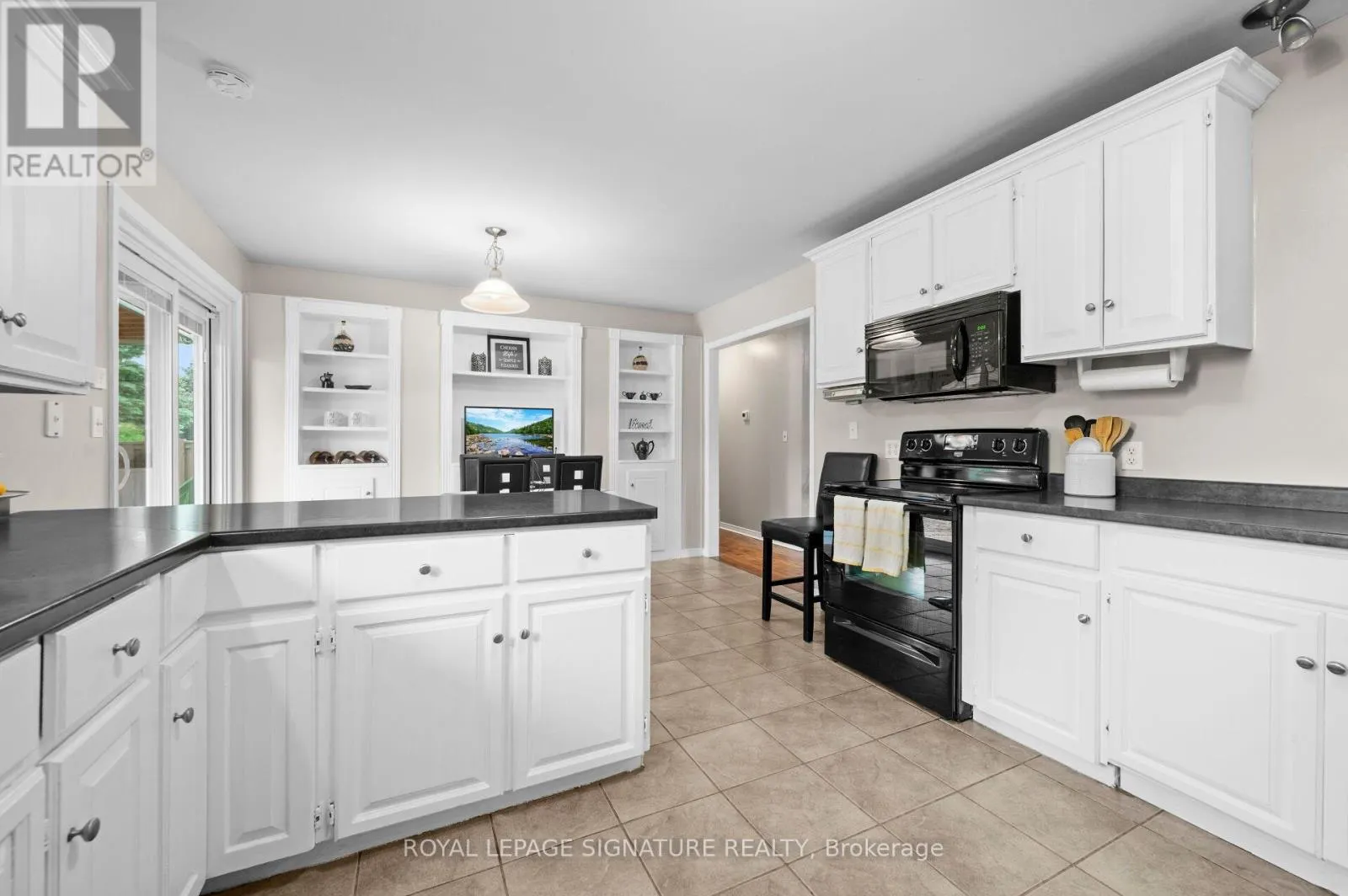 3 KAMPS CRESCENT