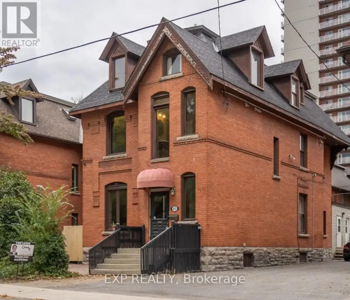 431 GILMOUR STREET