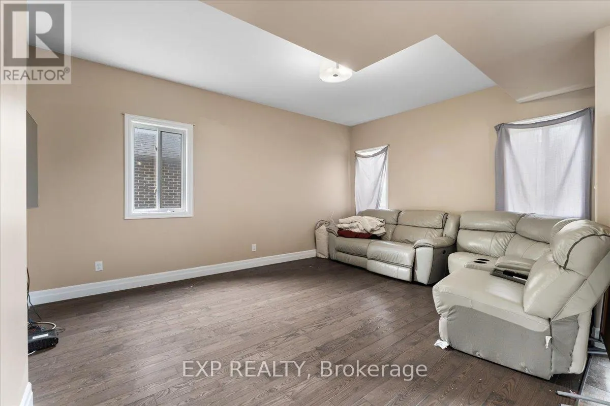 22 FARMINGTON CRESCENT