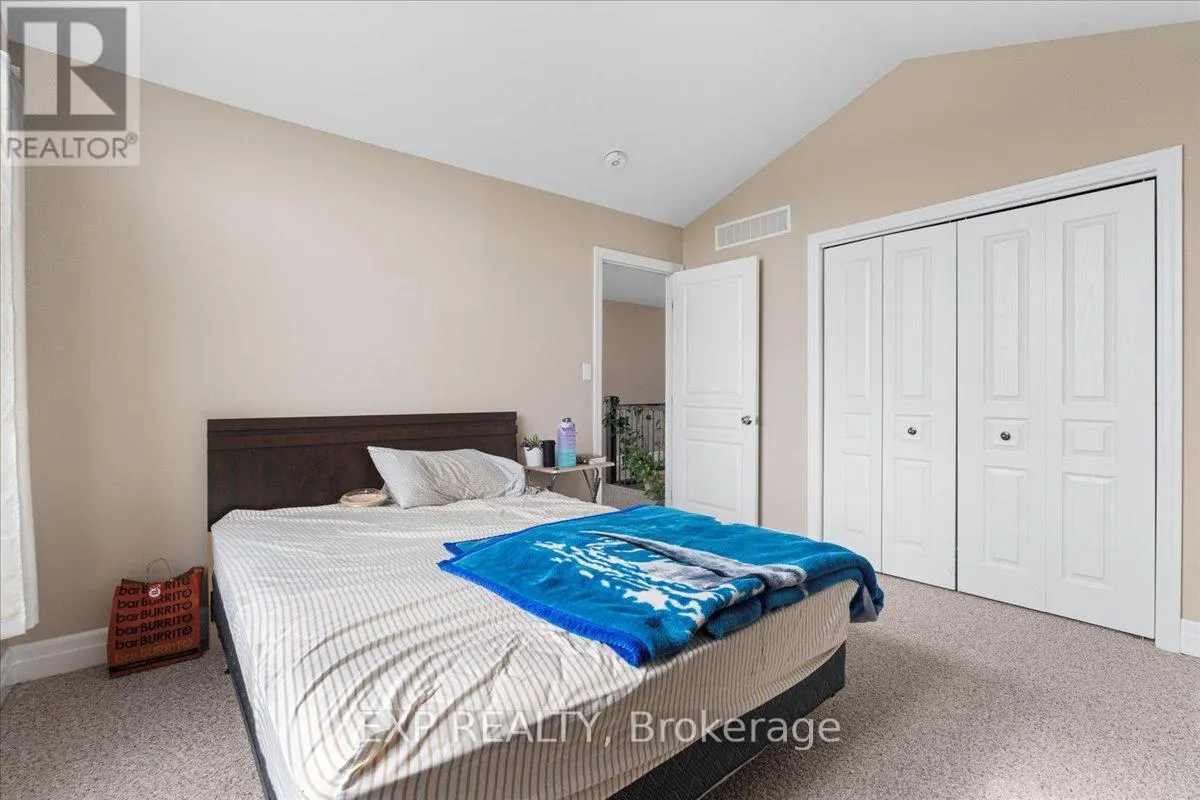22 FARMINGTON CRESCENT