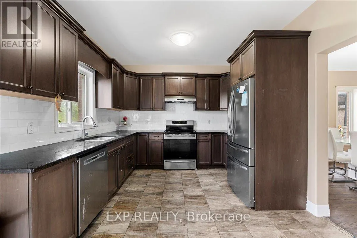 22 FARMINGTON CRESCENT
