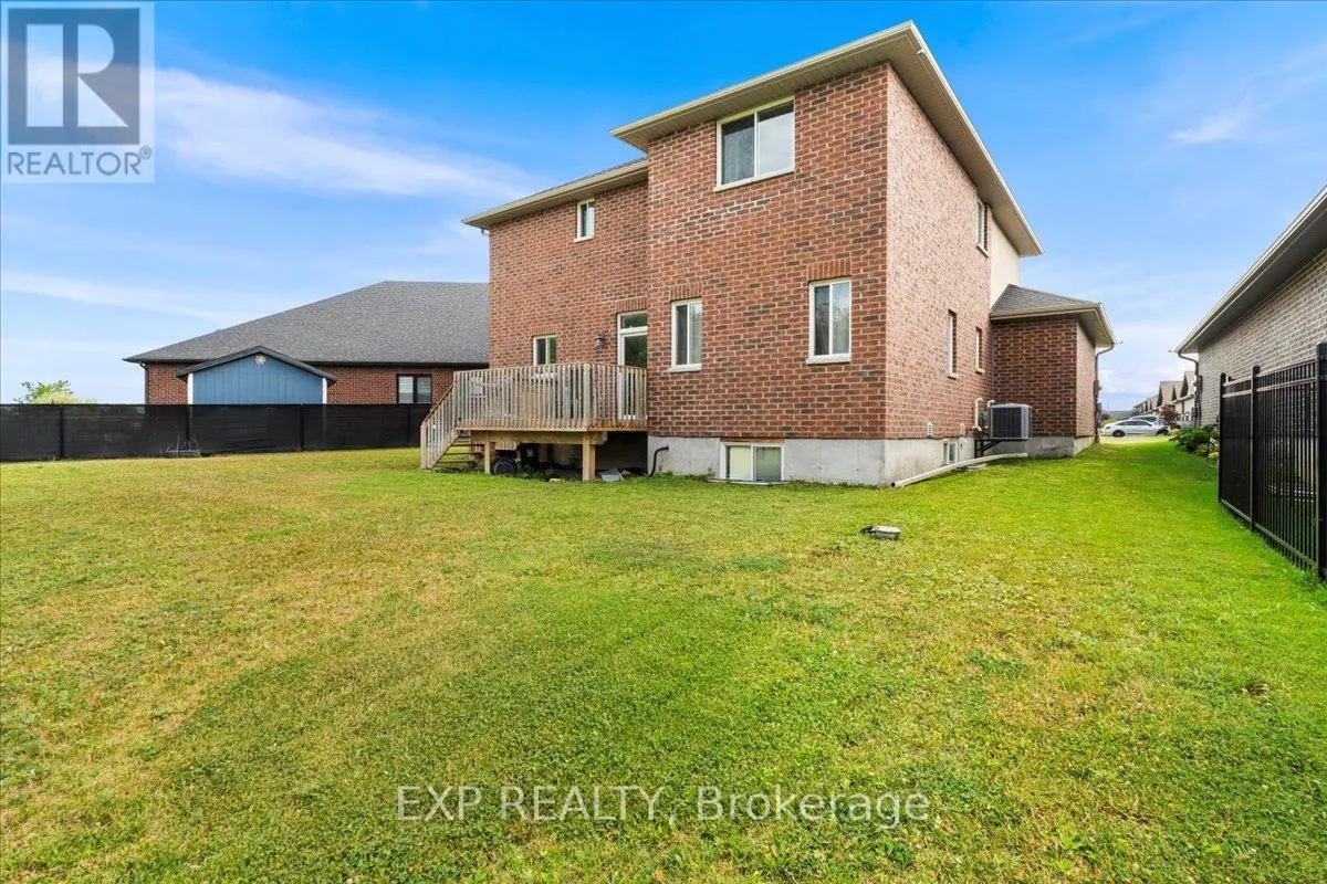 22 FARMINGTON CRESCENT